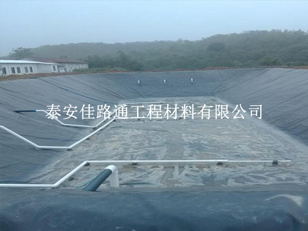 沼氣池防滲膜底部鋪設(shè)注意事項 沼氣池防滲膜底部鋪設(shè)注意事項