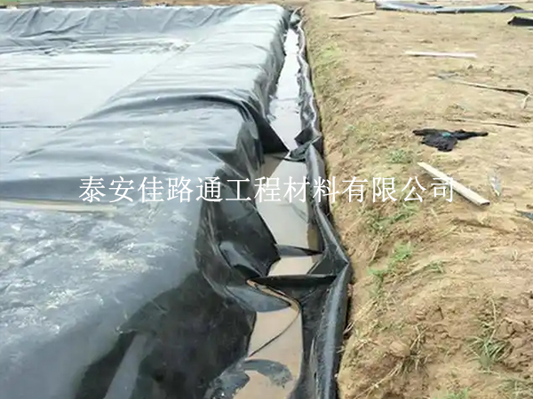 防滲土工膜邊界結(jié)合不滲漏！5 個(gè)技巧讓周邊銜接嚴(yán)絲合縫
