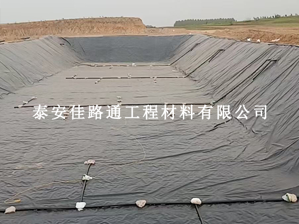 沼氣池防滲膜因環(huán)境破損？這樣應(yīng)對更有效