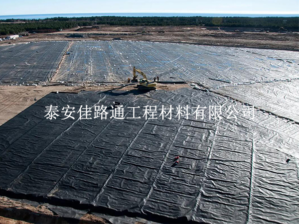 藕池防滲膜怕破損？這樣回填保護(hù)才靠譜