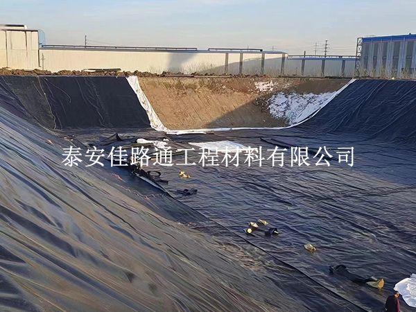 藕池防滲膜總漏？別忽視基面處理的關(guān)鍵作用